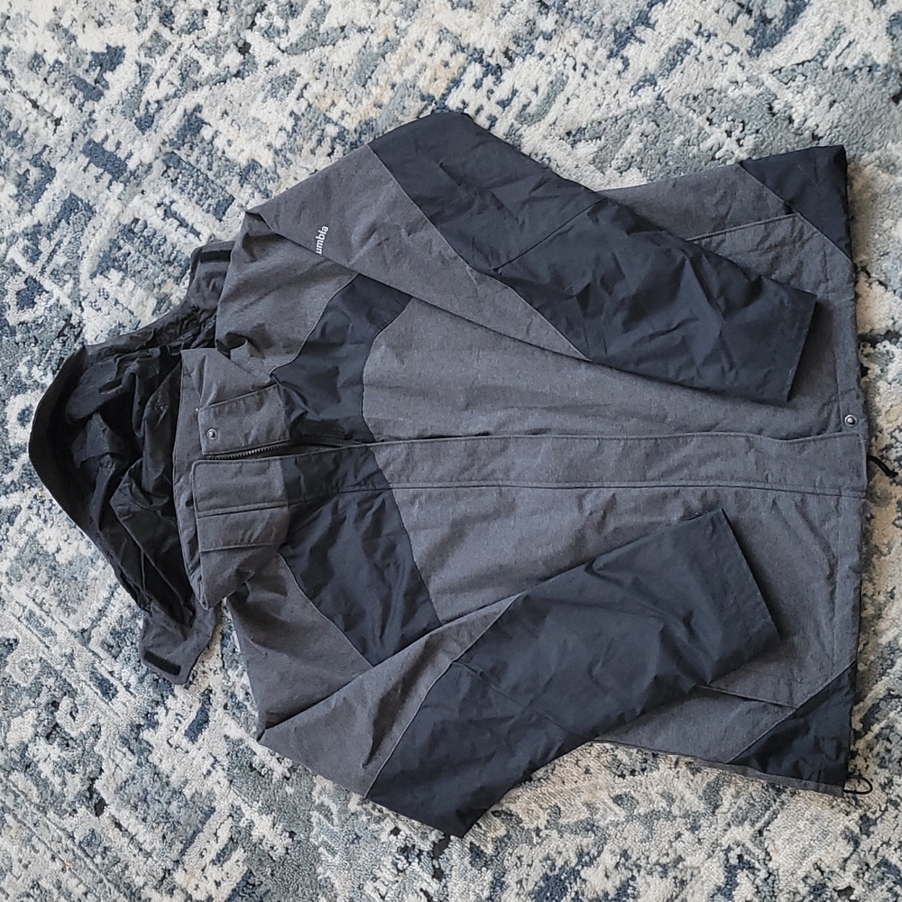 Womens XL light Columbia jacket. Black and dark gray, like new. Waterproof.